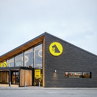 C.F. Møller Architects står bak Danmarks første sertifisert bærekraftige dagligvarebutikk - C.F. Møller. Photo: Julian Weyer