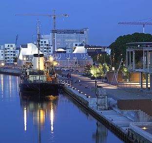 Aalborg Waterfront by night. - Indvielse af Utzon Parken - C.F. Møller. Photo: Helene Høyer Mikkelsen