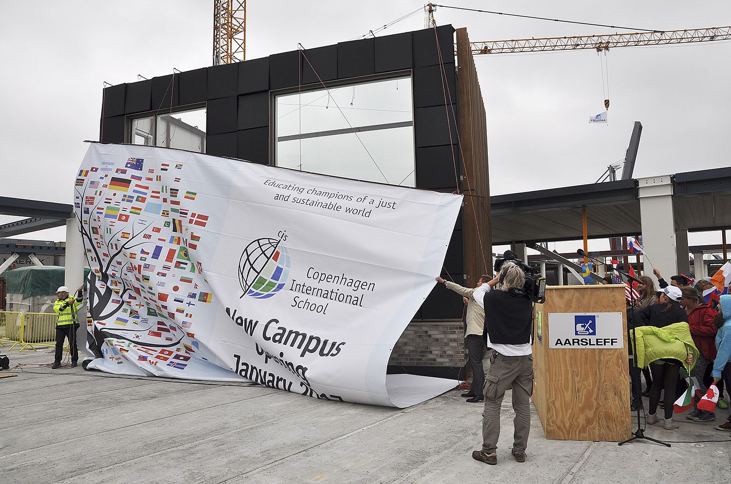 Fremtidens Skole Med Unik Solcellefacade C F M ller fremtidens-skole-med-unik-solcellefacade-c-f-m-ller