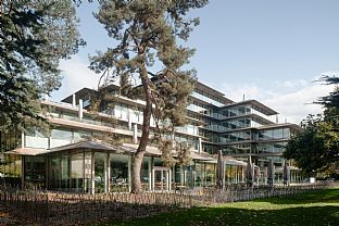 Bellerivestrasse 36, C.F. Møller Architercts - Revitalizing Bellerivestrasse 36: From Monolith to Modern Pavilion by Lake Zürich - C.F. Møller. Photo: Mark Hadden