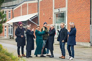 Björn Förstberg (Förstberg Ling), Sara Emilsson (C.F. Møller Architects), Ulrika Hallengren (vd Wihlborgs) Mikael Ling (Förstberg Ling), Mia Rönnmar, rektor vid Malmö universitet, Ola Jonsson (C.F. Møller Architects) och Ola Gustafsson (Softer). - Winning Architect Announced for Malmö Universitys New Building - C.F. Møller. Photo: Josefin Widell Hultgren