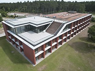 Campus BØGEHØJ, C.F. Møller Architects - Campus BØGEHØJ in Ebeltoft ready for inauguration: Unique timber building completed - C.F. Møller. Photo: Paul Friis Schmidt