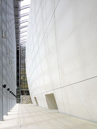 Darwin Centre, second phase - The Darwin Centre nominated for the Mies van der Rohe award  - C.F. Møller. Photo: Torben Eskerod