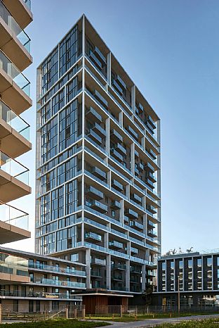 Die Bewohner des vertikalen Dorfes ziehen in das Antwerpener Hochhaus „Scheldezicht“ ein - C.F. Møller. Photo: Steven Neyrinck