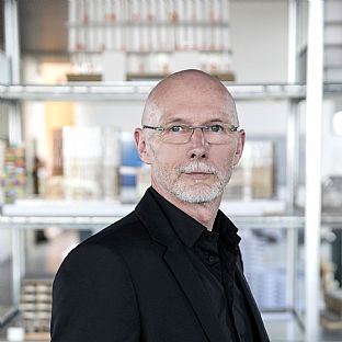 Jon Brøcker, Head of Product Design i C.F. Møller Architects. - C.F. Møller Architects vinder BO BEDREs Design Award med bæredygtig stol - C.F. Møller. Photo: Mew