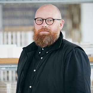 Jonas Toft Lehmann, architect and partner at C.F. Møller Architects. - Der Plan für Mjøsfronten wird vorgestellt - ein neues und lebendiges Seeufer in der norwegischen Stadt Hamar - C.F. Møller. Photo: Hans Christian Jacobsen