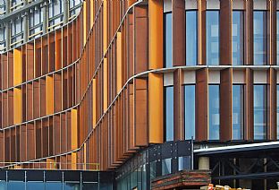 KRANSELAG PÅ MÆRSK-BYGNINGEN - C.F. Møller. Photo: Adrian Täckman