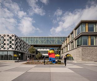 LEGO Campus / C.F. Møller Architects - LEGO Group lanserer ny campus med lek i hjertetav Billund, Danmark - C.F. Møller. Photo: C.F. Møller Architects / LEGO / Adam Mørk