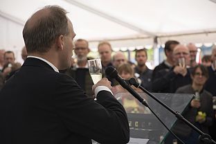Robotar klippte bandet när den tekniska fakulteten invigdes - C.F. Møller Robotar klippte bandet när den tekniska fakulteten invigdes - C.F. Møller