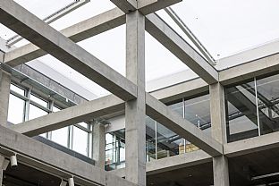 SIMAC. C.F. Møller Architects & EFFEKT Arkitekter - Det ny SIMAC vinder Beton Element Prisen 2023 - C.F. Møller. Photo: Torben Eskerod