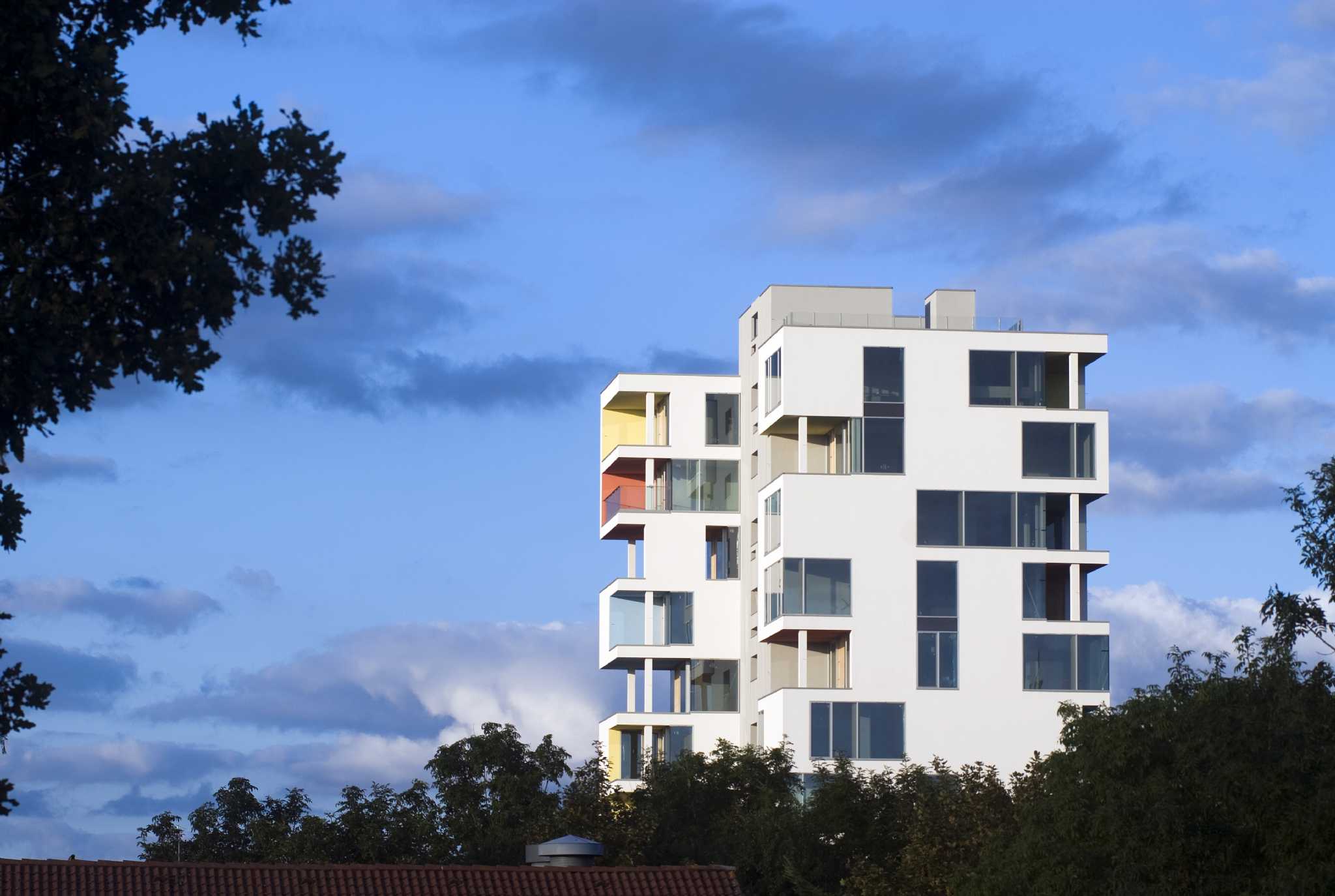 Название жилых помещений. Архитектура Дании. Панорамный многоэтажный дом в Финляндии. Деревенский небоскреб.