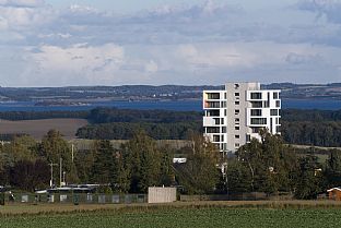 Siloetten – godt og smukt byggeri” - C.F. Møller. Photo: Adresse: Løgten Bytorv, Løgten