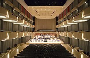 Symfonisk Sal set fra publikumsrækkerne - Udvidelsen af Musikhuset indvies - C.F. Møller. Photo: Julian Weyer