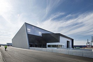  Aarhus Hamn, Packhus 404 - Samskip. C.F. Møller. Photo: Julian Weyer