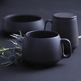 Ensō - tableware. C.F. Møller. Photo: Frederik Sparvath & Johanne Pedersen_The Blue Room Ensō - tableware. C.F. Møller. Photo: Frederik Sparvath & Johanne Pedersen_The Blue Room
