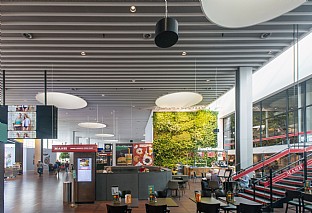  Köpenhamns flygplats, utbyggnad och inredning av Terminal 2. C.F. Møller. Photo: Julian Weyer