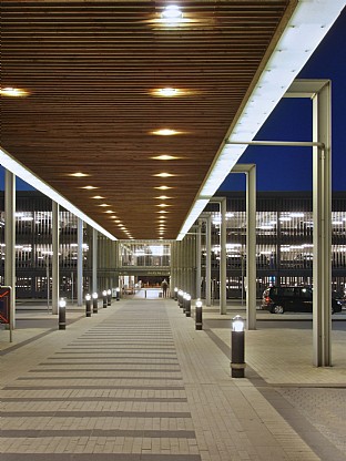  P-hus og administration, Billunds flygplats. C.F. Møller. Photo: Julian Weyer